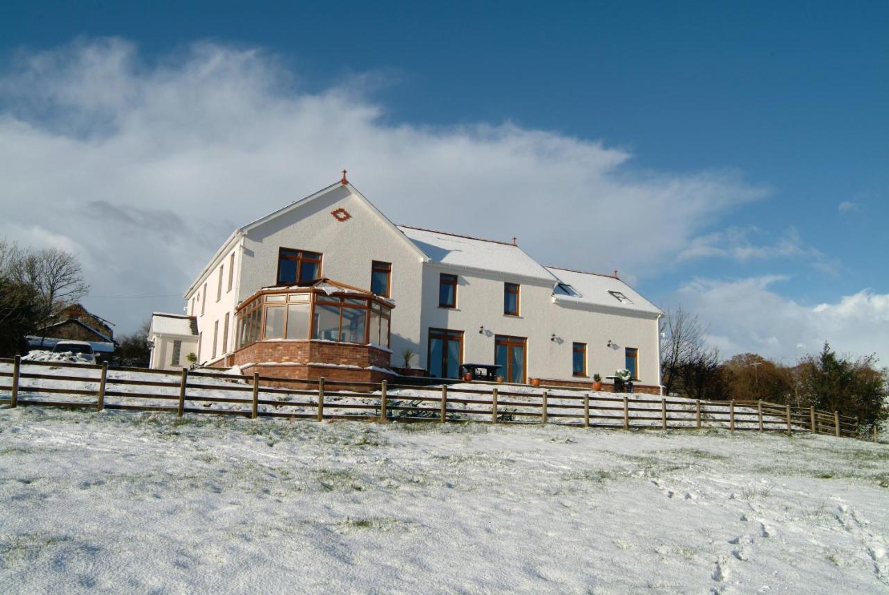 Penddaulwyn Uchaf Farm # Carmarthenshire Apartment Nantgaredig Exterior photo